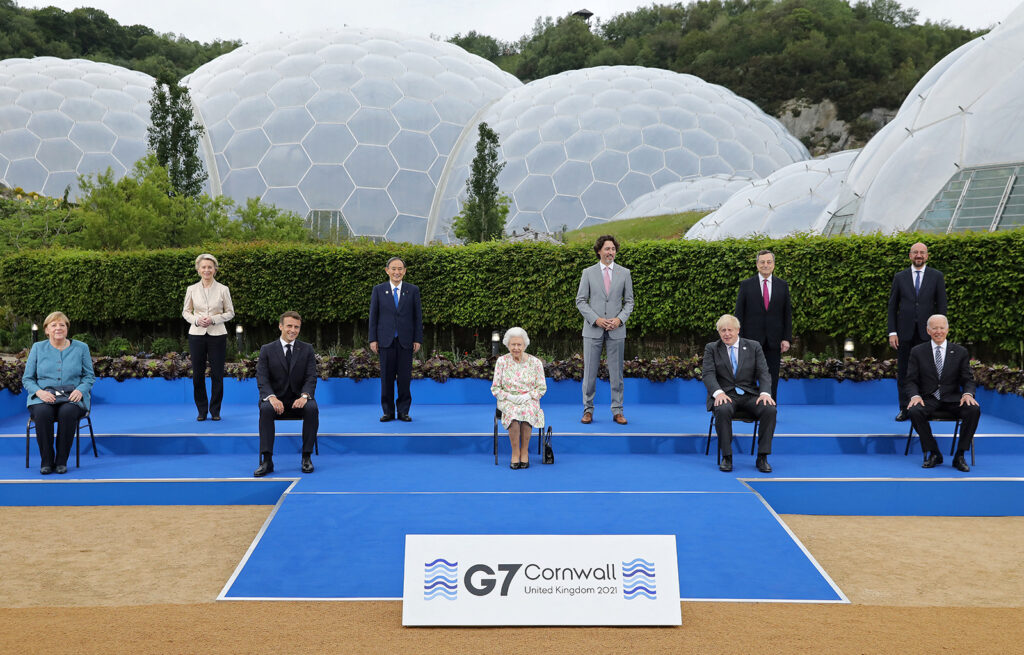 Biden poses with the Queen and other world leaders